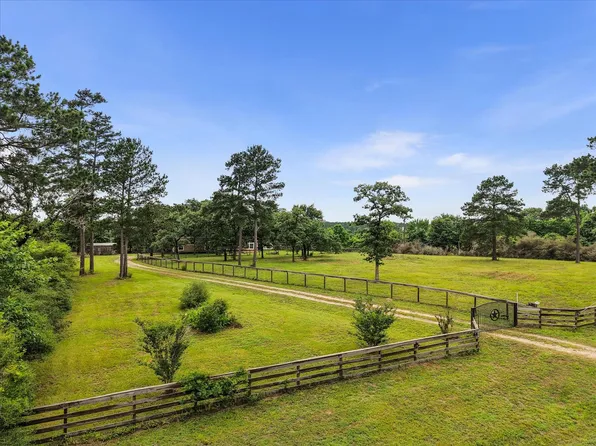 6639 Millstone Dr, Navasota, TX 77868
