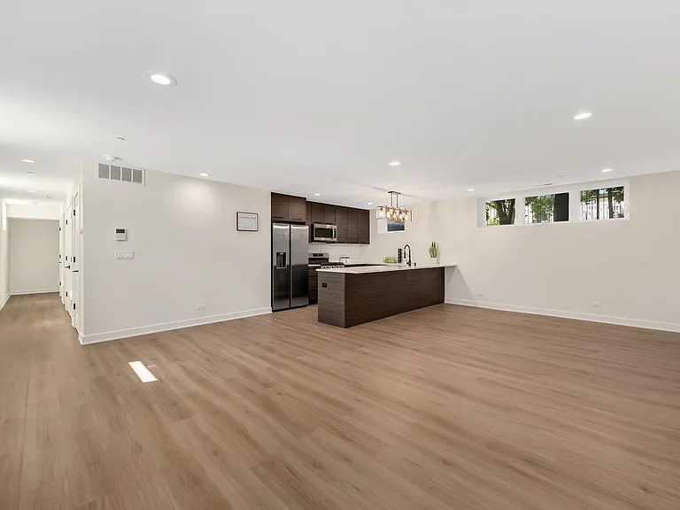 1111 Erie St #4 — Photo 4