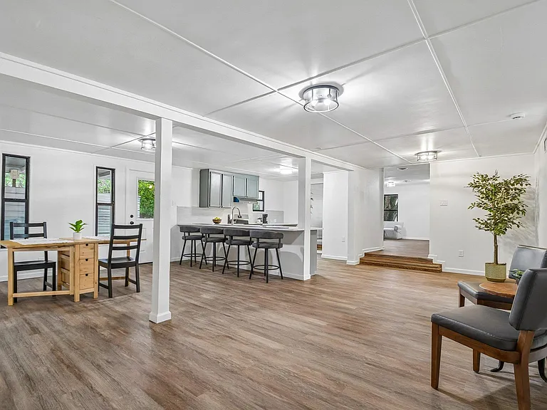 605 Bishop St — Photo 13