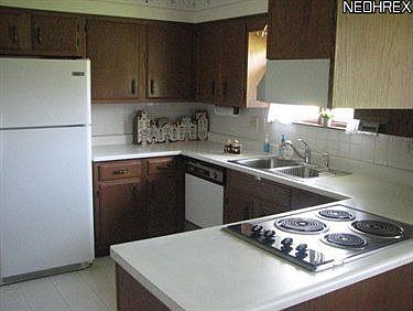 4th image of 857 Ashmun Ave