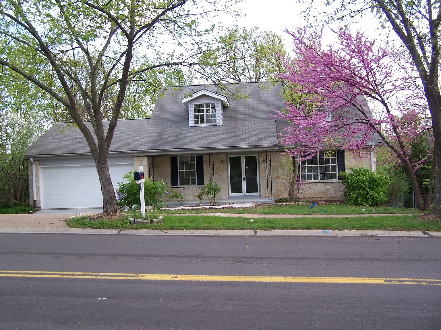 702 Westglen Village Dr photo 1