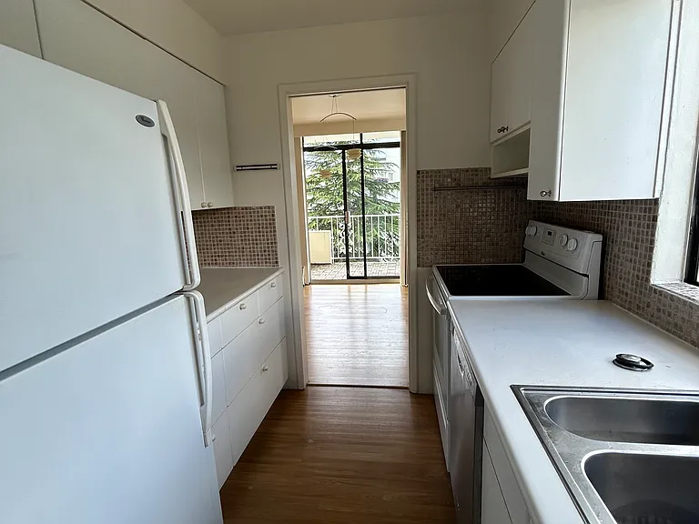 1985 Bellevue Ave #701 — Photo 5
