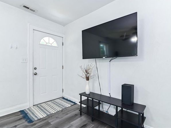 4826 Winthrop St, Norfolk, VA 23513