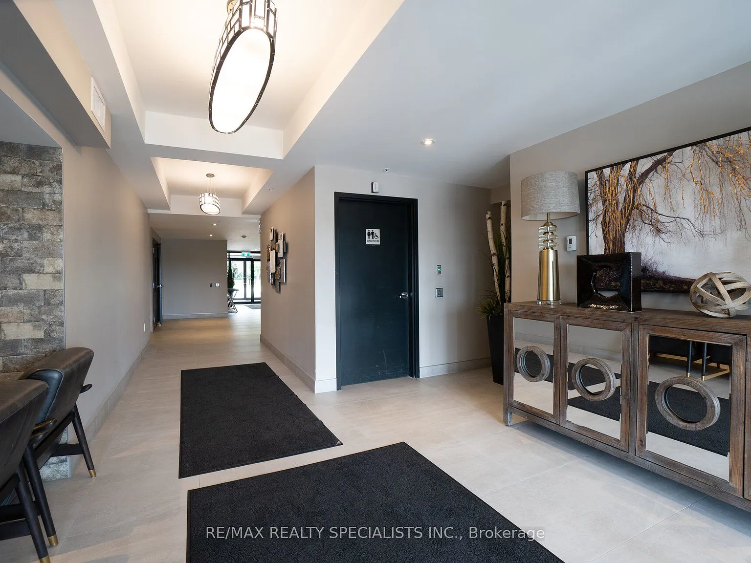 6TEN Condos — Photo 3