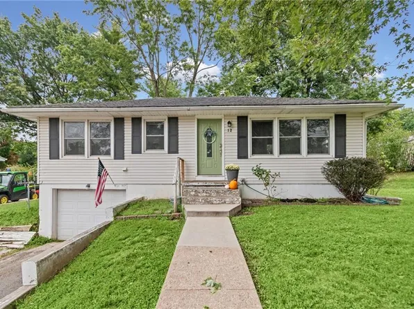 12 W 10th St, Carrollton, MO 64633