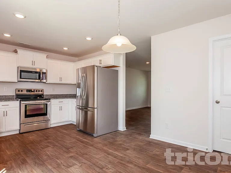 2653 McIntosh St — Photo 4