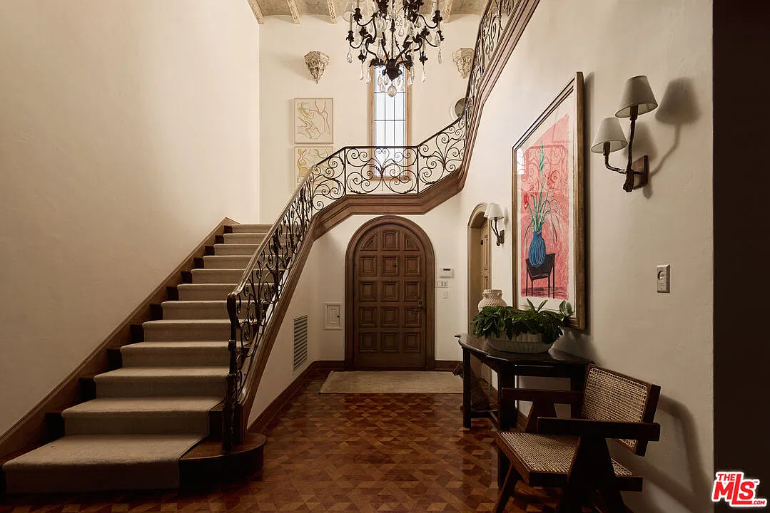 7 bed, 7.0 bath, 7230 sqft, $55,000 — Photo 3