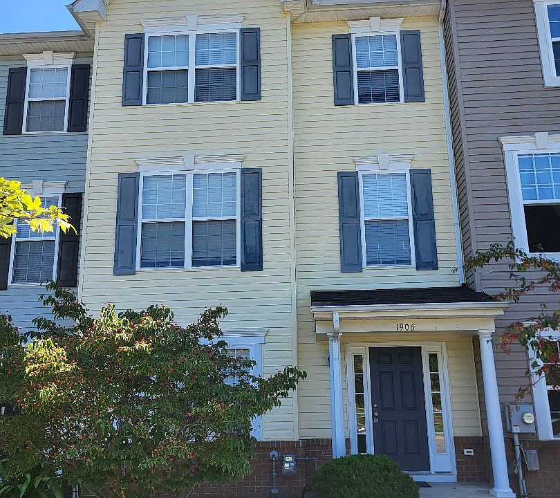 1st image of 1906 Blue Heron Dr