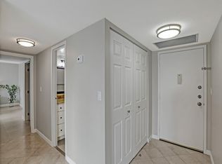 800 Parkview Dr APT 420, Hallandale, FL 33009