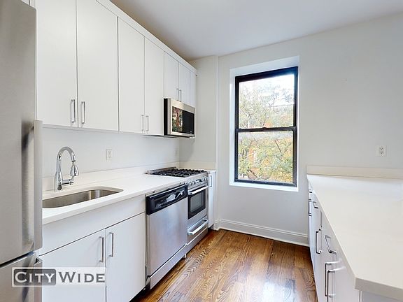 3rd image of 71 W 12th St APT 3H
