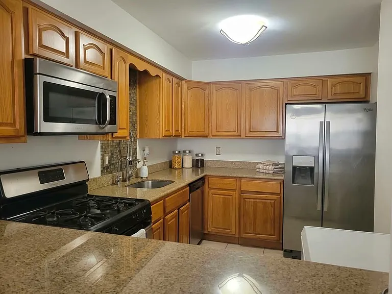 70 Sandybrooke Dr — Photo 2