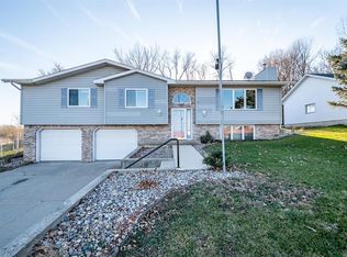 518 Rosemary Ln, Anamosa, IA 52205