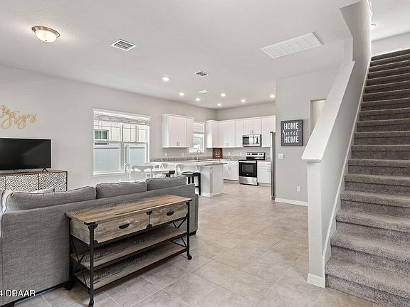 3rd image of 441 Venetian Palms Blvd