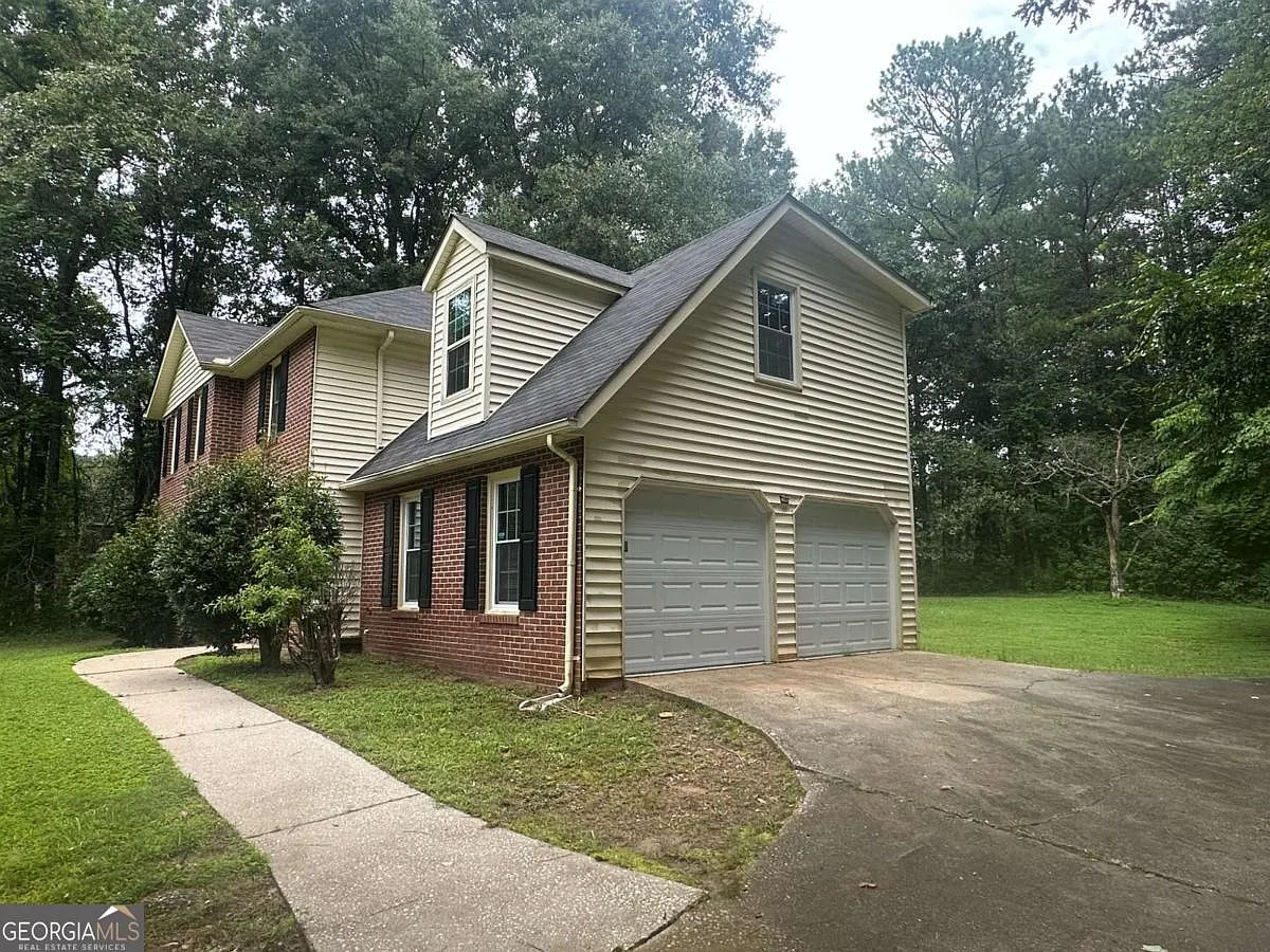4 bed, 2.5 bath, 1921 sqft, $2,100 — Photo 3