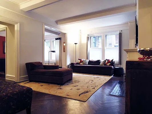 Sold by Mercedes Berk | media 10