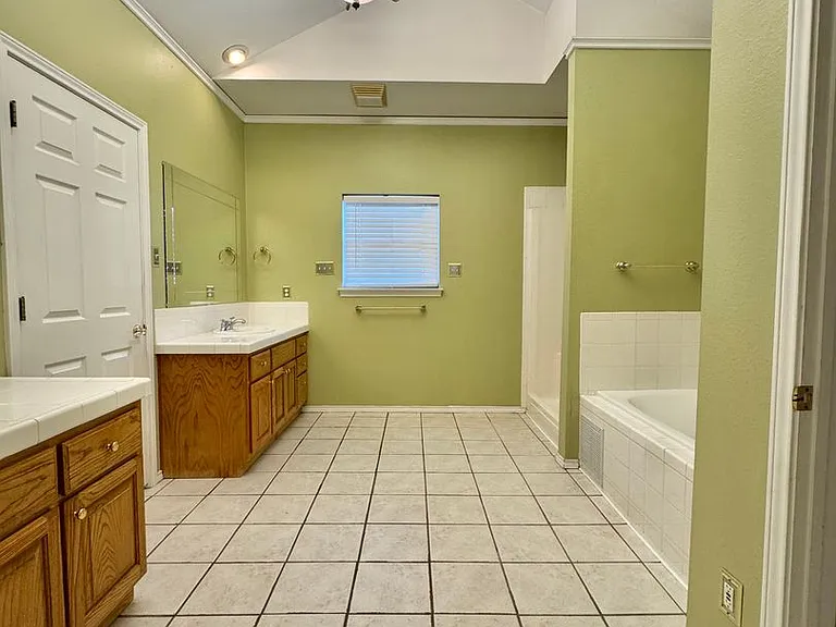 1 Southridge Dr — Photo 20