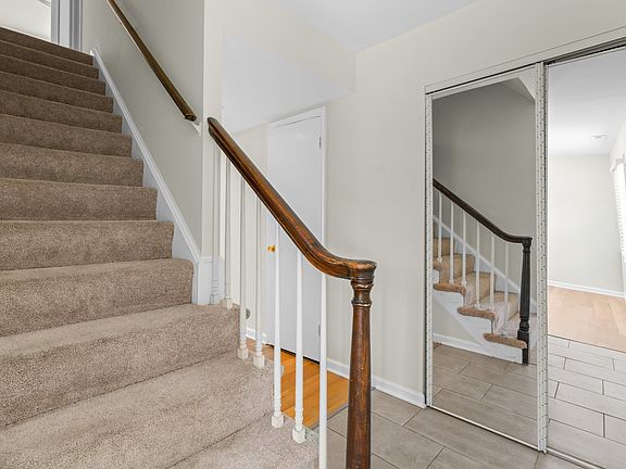 4th image of 16 Cornerwood Ct