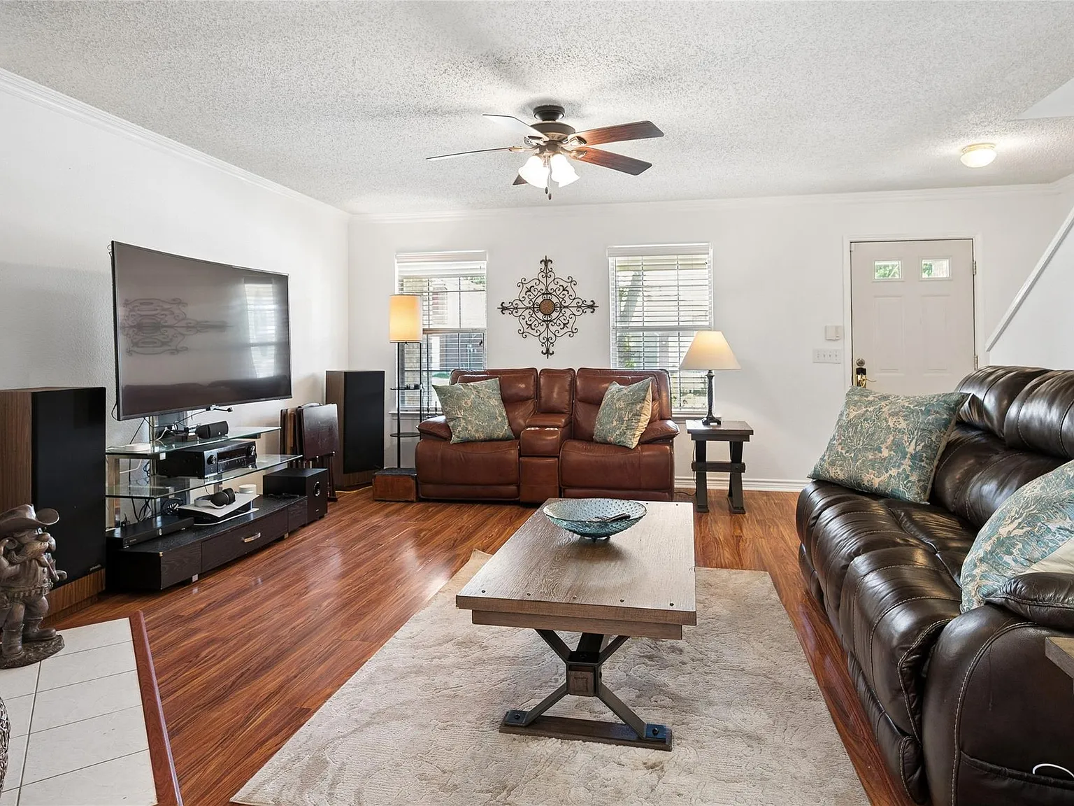 4 bed, 2395 sqft, $2,400 — Photo 4