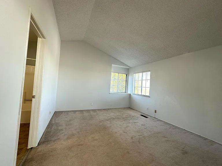 528 Fuchsia Dr — Photo 7