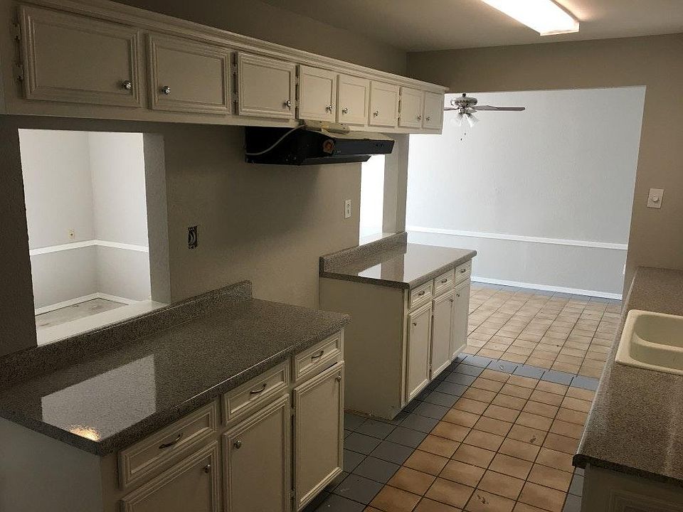 2nd image of 914 Fruitvale Dr