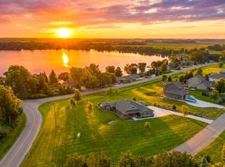 19135 Lake Volney Cir, Le Center, MN 56057