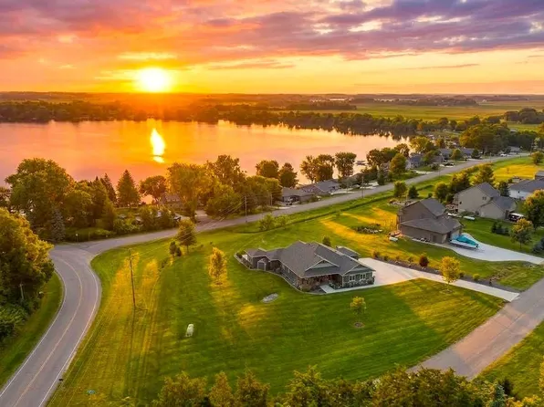 19135 Lake Volney Cir, Le Center, MN 56057