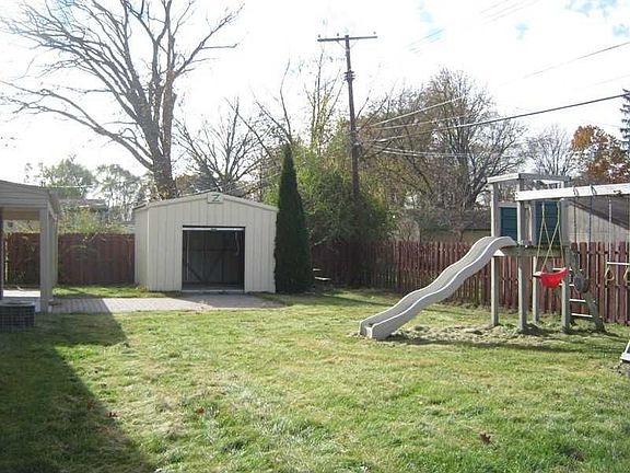 4th image of 21435 Hamilton Ave