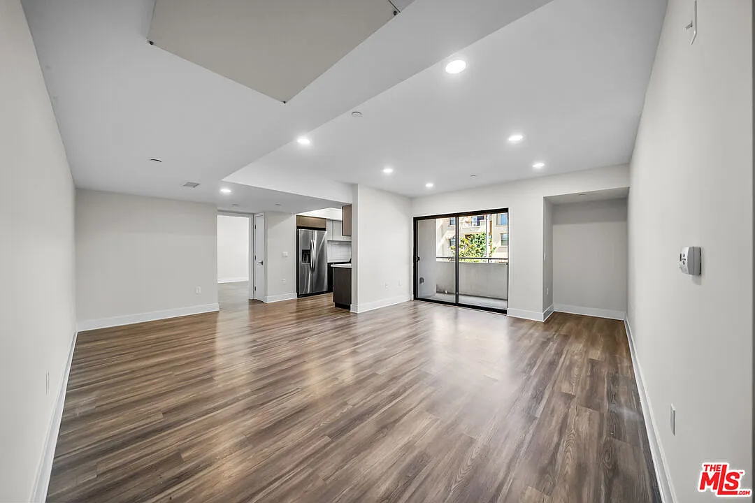 2 bed, 2.0 bath, 1270 sqft, $3,550 — Photo 2