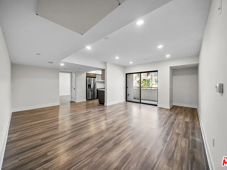 5030 Rosewood Ave #304 — Photo 2