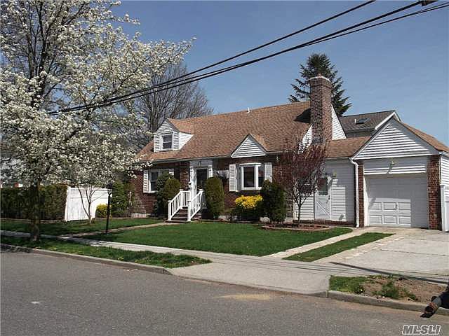 1st image of 731 Arthur St