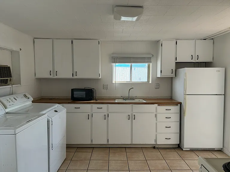 239 S 200 W — Photo 17