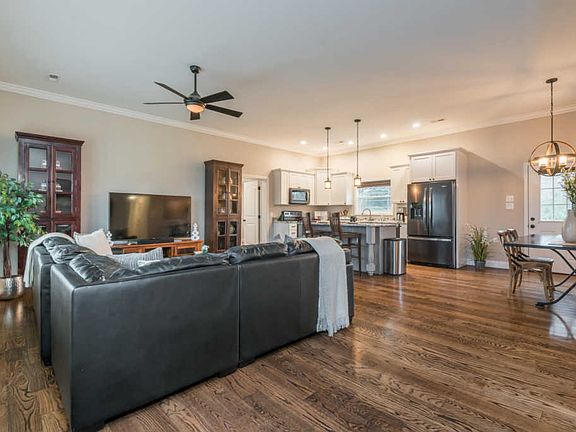 3rd image of 6615 Nightingale Ln