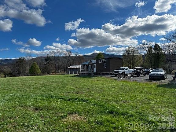 3rd image of 137 Cowboy Ln