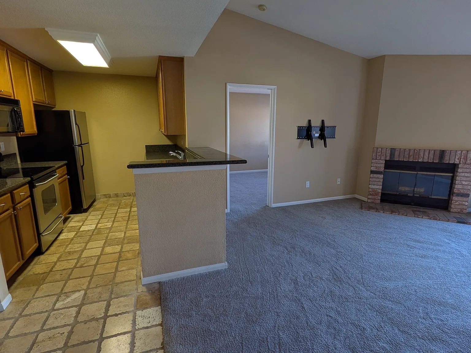 7150 Shoreline Dr — Photo 2