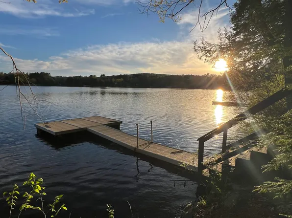 27 Hummingbird Lane, Hillsborough, NH 03244