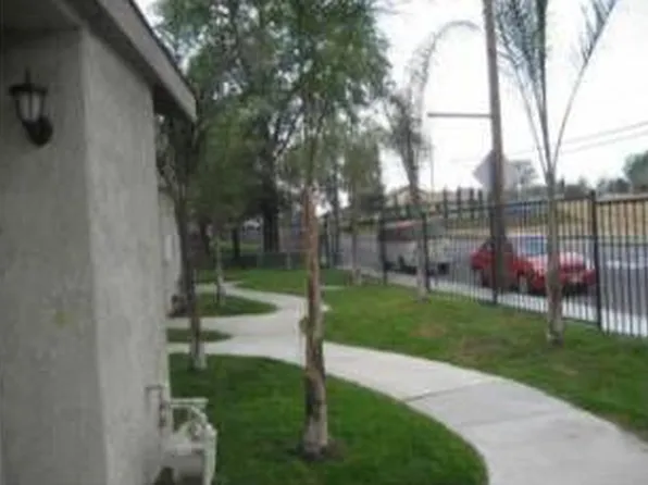 936 E Fairway Dr #6, Colton, CA 92324
