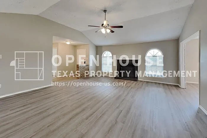 1217 Seabrook Dr — Photo 3