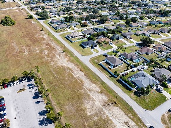 5th image of 603 NE Pine Island Ln
