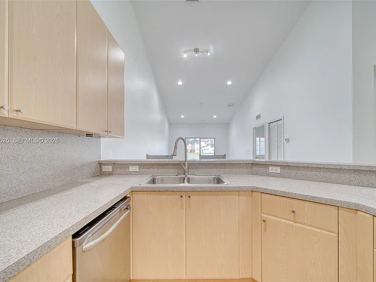 3365 NE 11th Dr #3365 — Photo 13