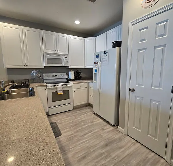 Kitchen with new laminate floor