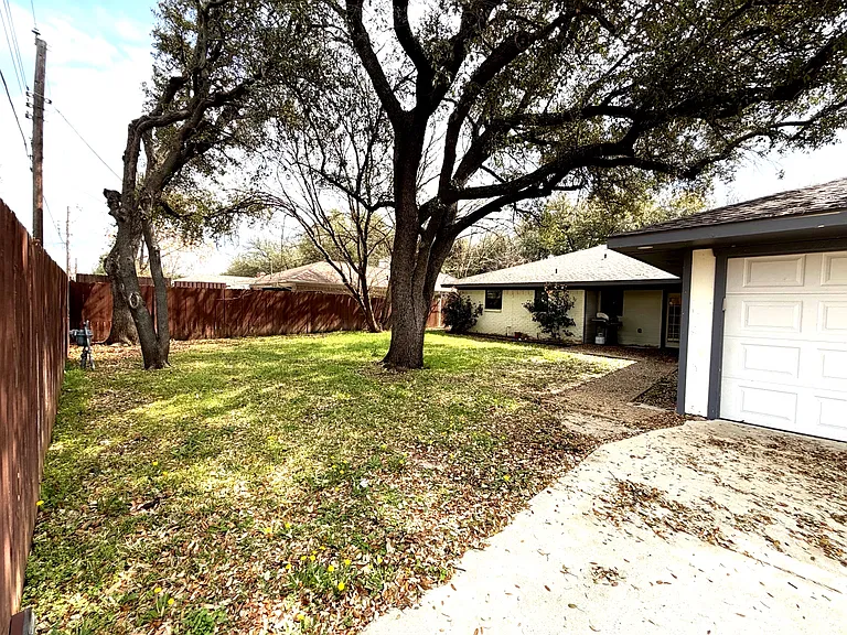 3127 Merrell Rd — Photo 6