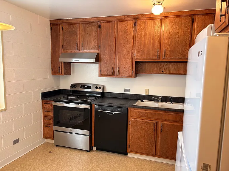 206 S 14th St — Photo 3