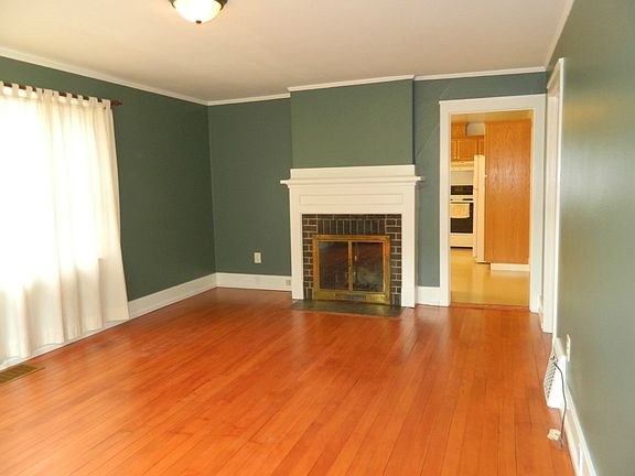 4th image of 728 Park Dr