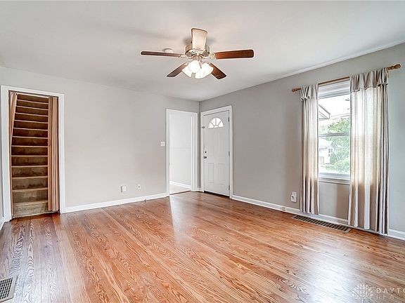 4th image of 2850 Revere Ave