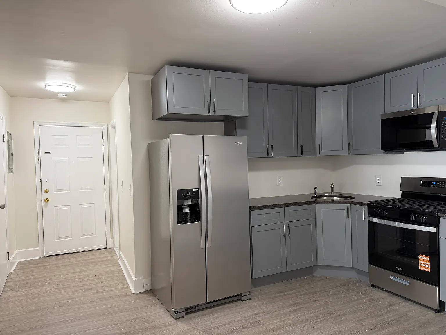 2 bed, 1050 sqft, $2,500 — Photo 2