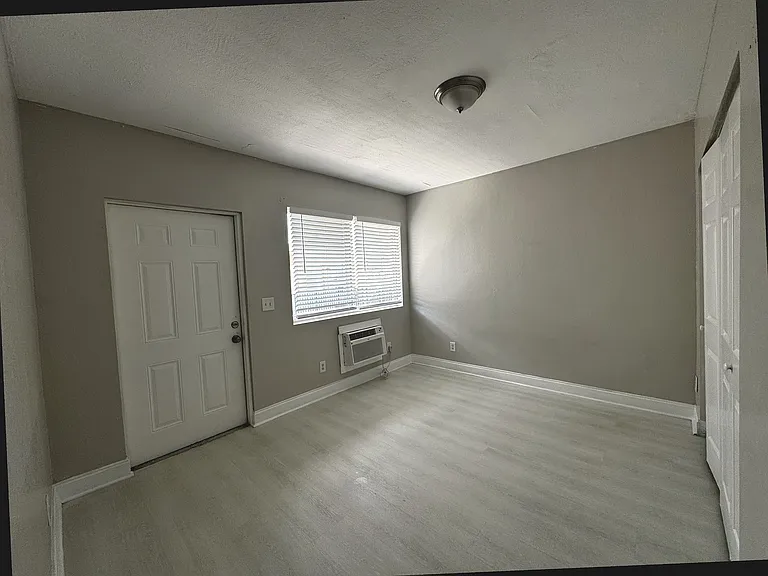 1940 Washington Ave — Photo 11
