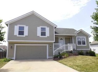 937 E Pumpkin Ridge St, Gardner, KS 66030