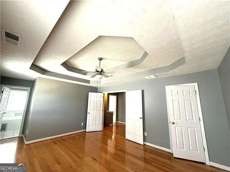 7566 Larchwood Ln — Photo 4