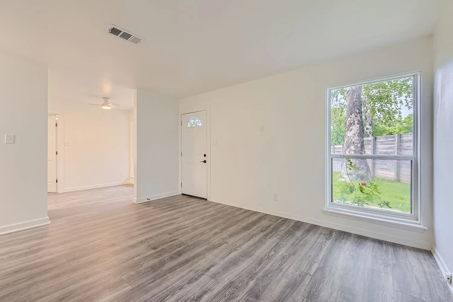 3 bed, 1168 sqft, $2,600 — Photo 4