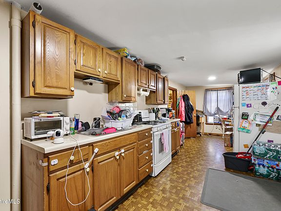 3rd image of 123 Francis St